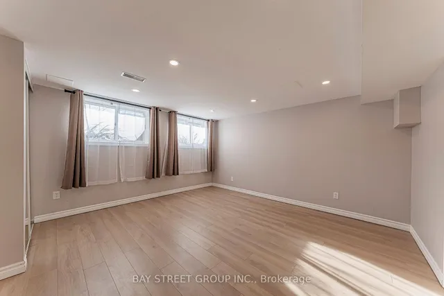 1111 Kent Ave, Oakville 3