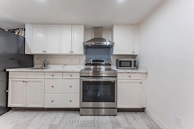 1111 Kent Ave, Oakville 5