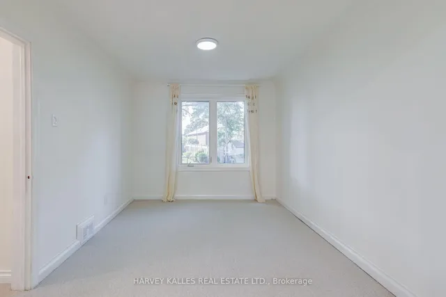 8 Crown Crt, Toronto 2