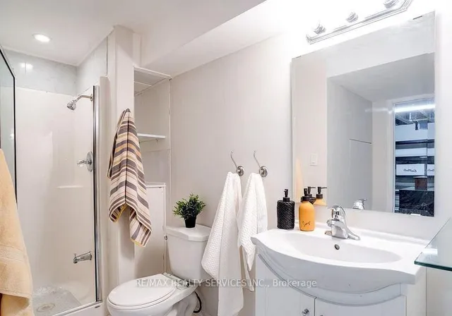 8 Seashell Pl, Brampton 5