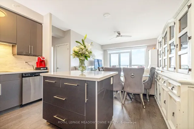 2093 Fairview St #1902, Burlington 4