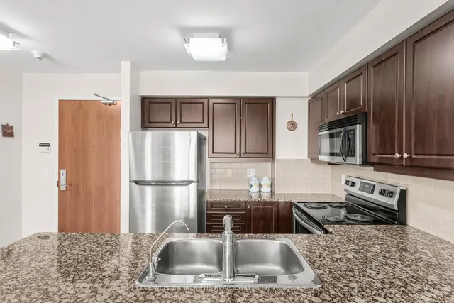 1403 Royal York Rd #711, Toronto 3