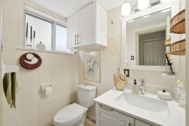 4 Buttercup Crt, Toronto 5
