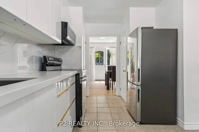 22-25 Gosford Blvd #22, Toronto 2