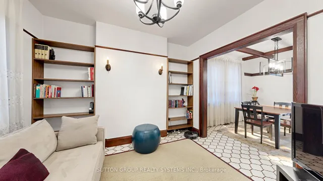 39 Exeter St, Toronto 3