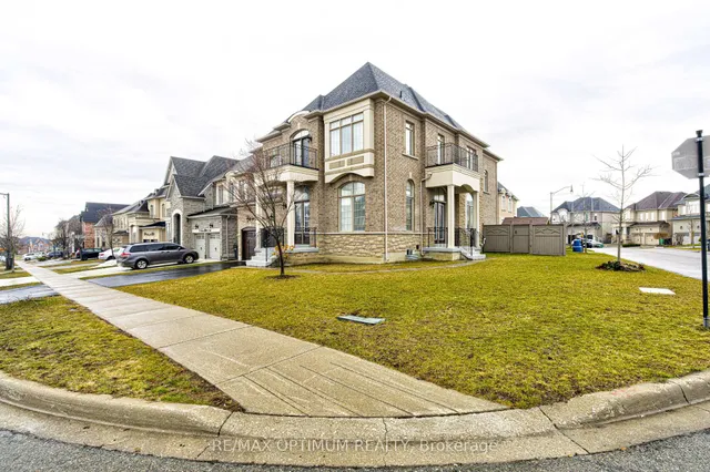 80 Royal West Dr, Brampton 5