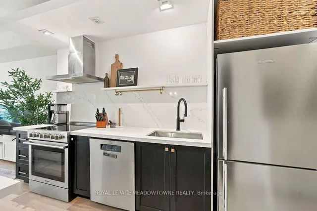 165 Legion Rd #1321, Toronto 3