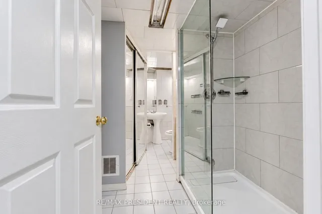 9 Aster Crt, Brampton 4