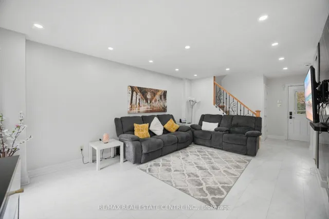 13 Dalzell Ave, Brampton 4