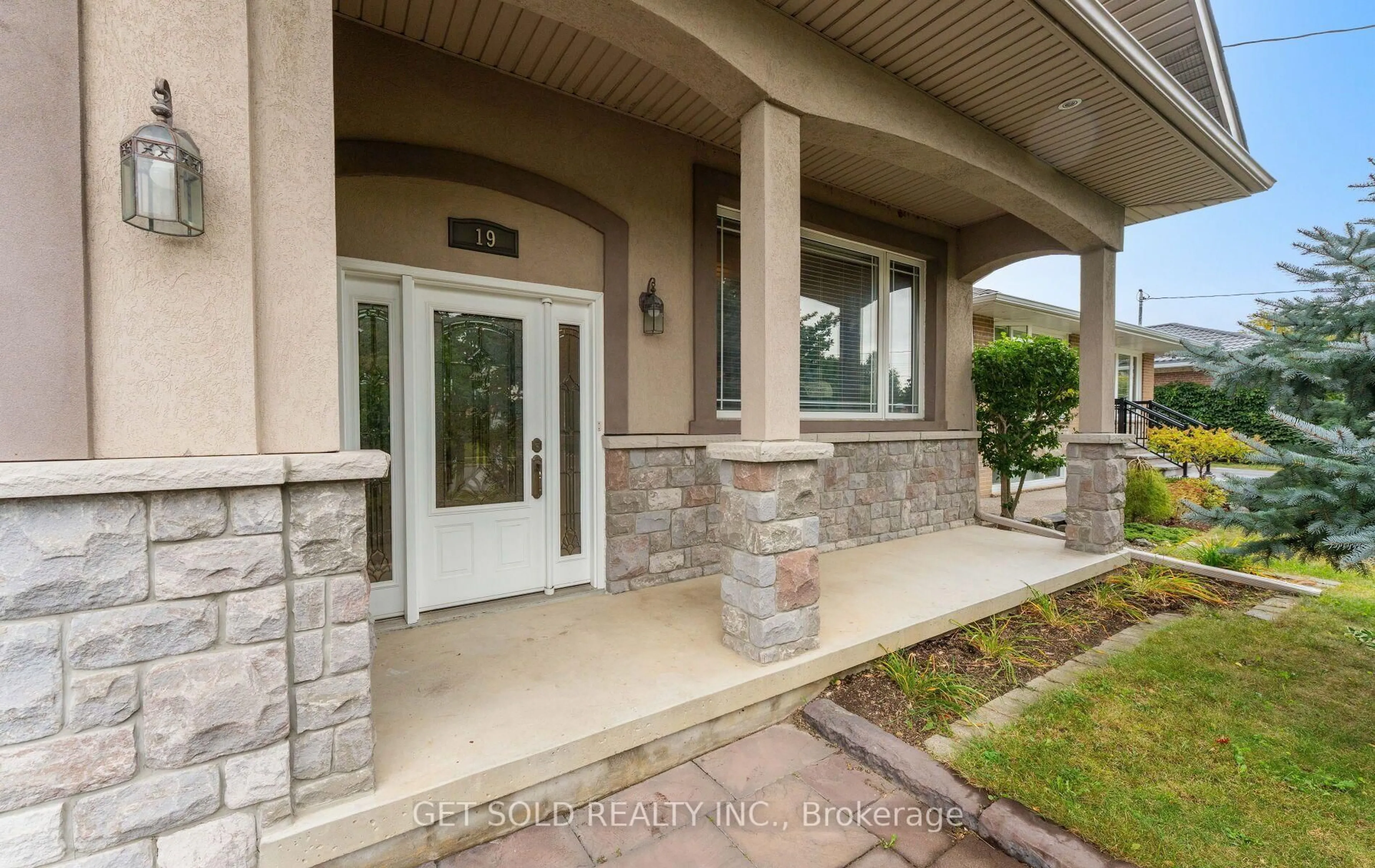 trreb/IMG-W13863296_0ff720bc-599b-476e-aeb2-f41f4e55c485-l.jpg