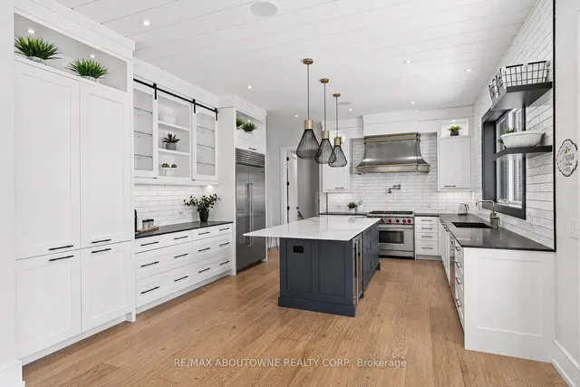 489 Lakeshore Rd, Oakville 5