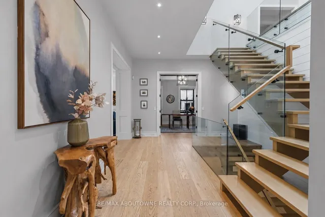 489 Lakeshore Rd, Oakville 4