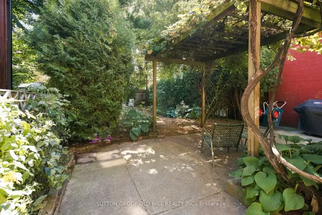 245 St Johns Rd, Toronto