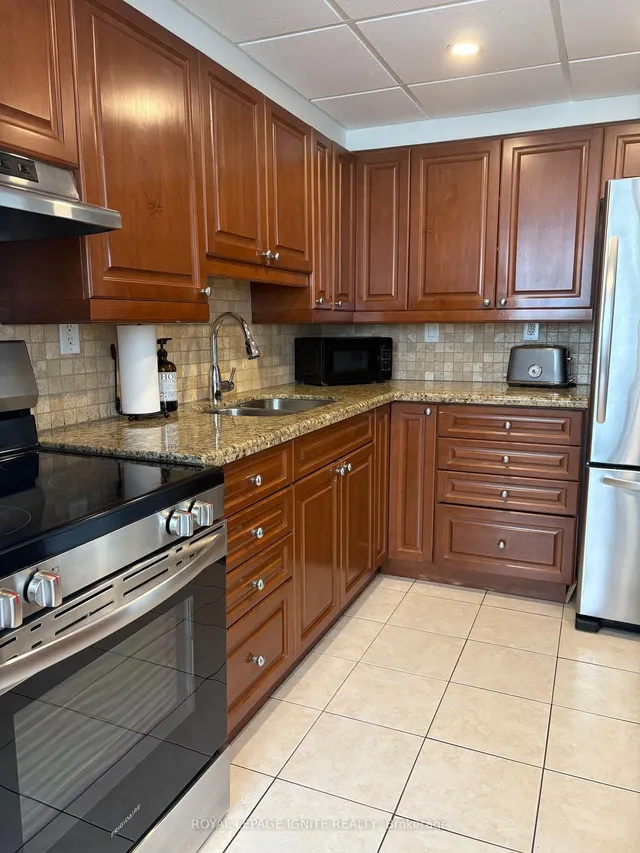 3590 Kaneff Cres #1105, Mississauga 3
