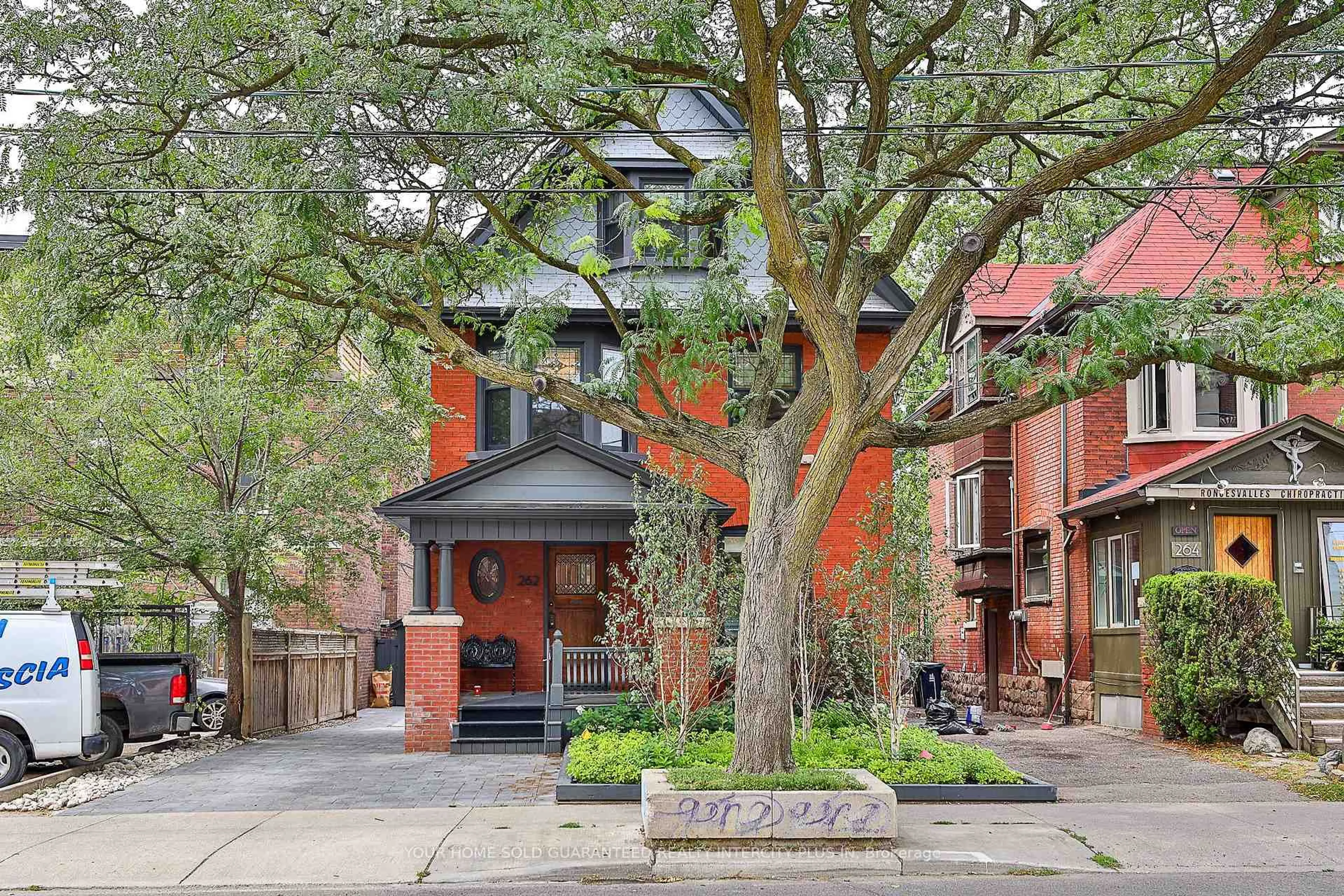 trreb/IMG-W13864352_d57a7e35-5696-4865-a09f-6435f68fdc9c-l.jpg