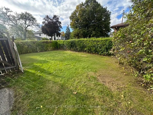 19 Upminster Cres, Toronto 4