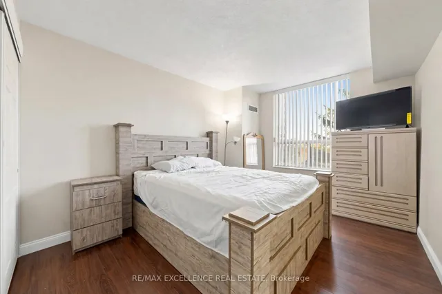 6 Humberline Dr #524, Toronto 3