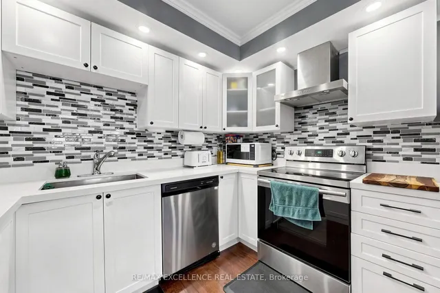 6 Humberline Dr #524, Toronto 5