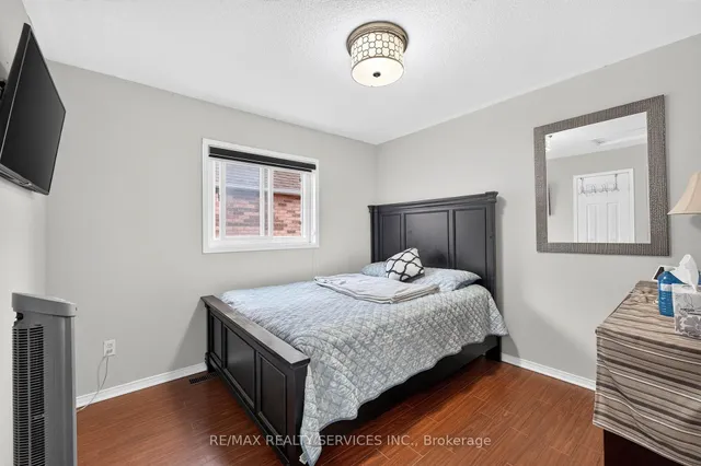47 Twisted Oak St, Brampton 2
