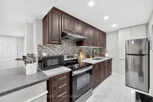 47 Twisted Oak St, Brampton 3