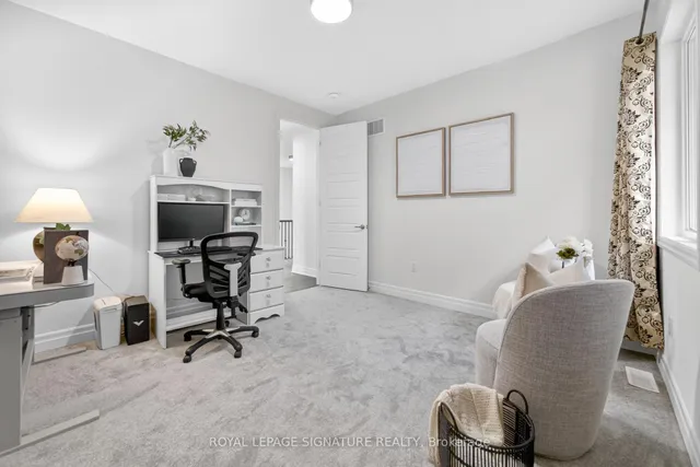 1493 Ford Strathy Cres, Oakville 2