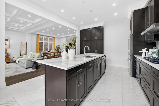 1493 Ford Strathy Cres, Oakville 5