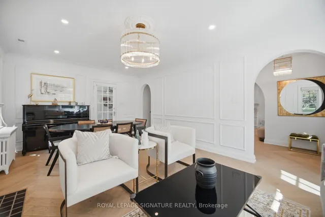 2 Wembley Ave, Toronto 5