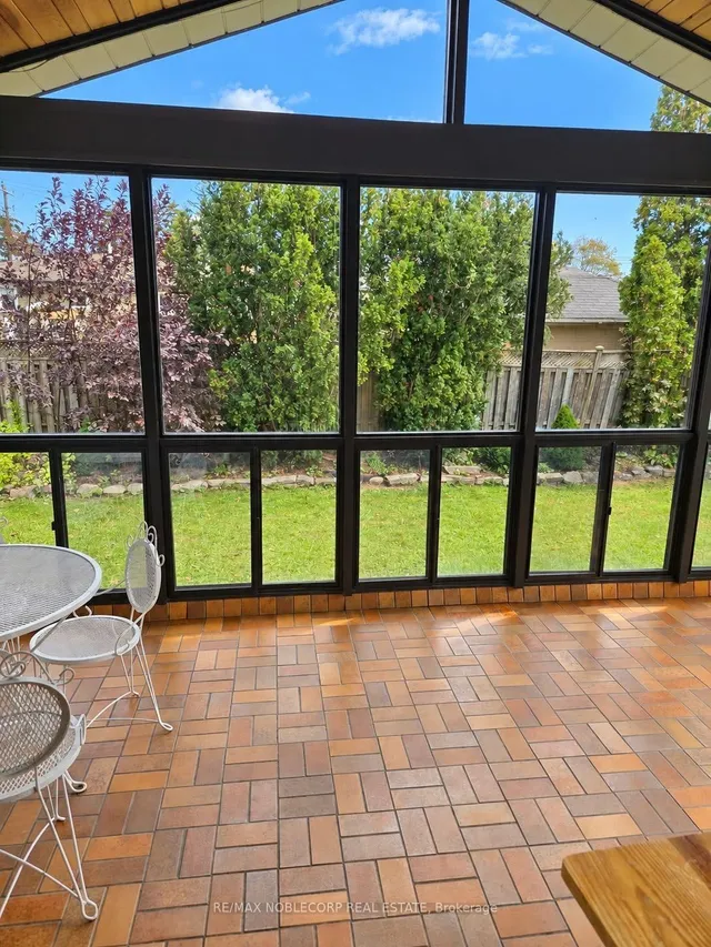 5 Conamore Cres, Toronto 4