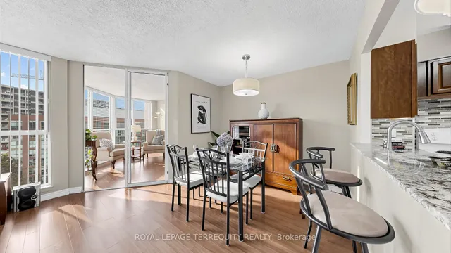 22 Southport St #833, Toronto 5