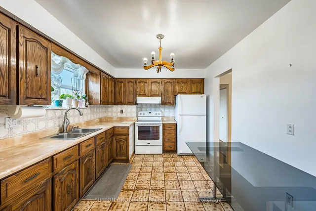 151 Lanyard Rd, Toronto 5