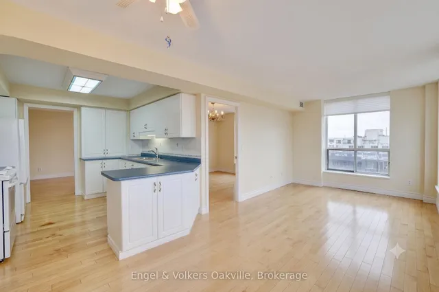 442 Maple Ave #1402, Burlington 3