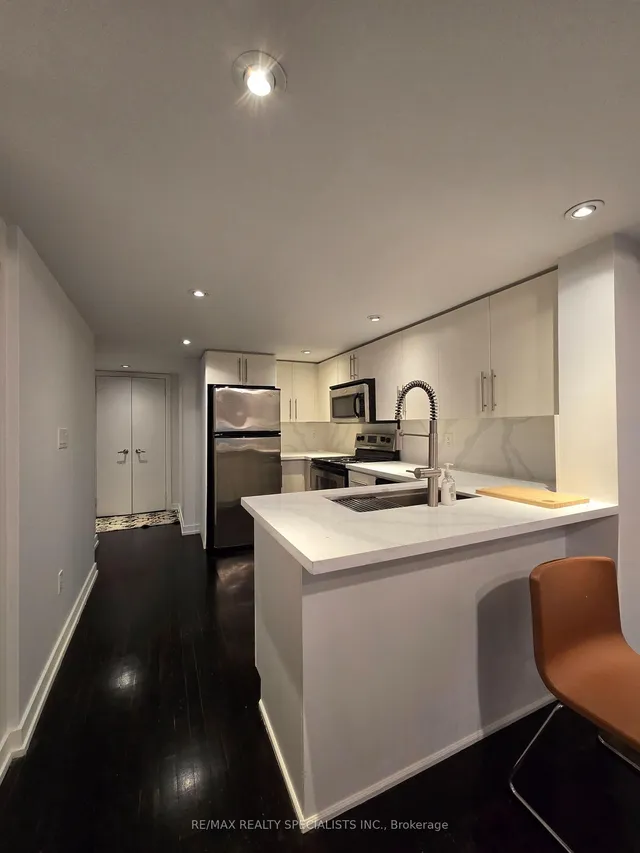 1100 Lansdowne Ave #201, Toronto 5