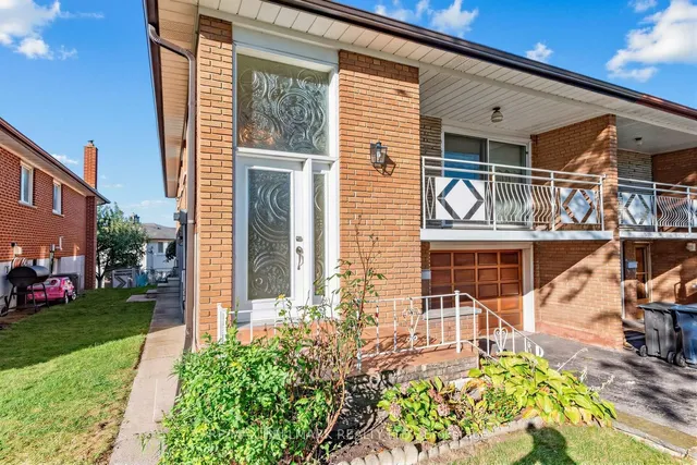 18 Sorlyn Ave, Toronto 2