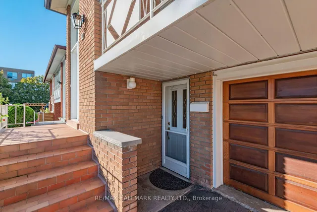 18 Sorlyn Ave, Toronto 3