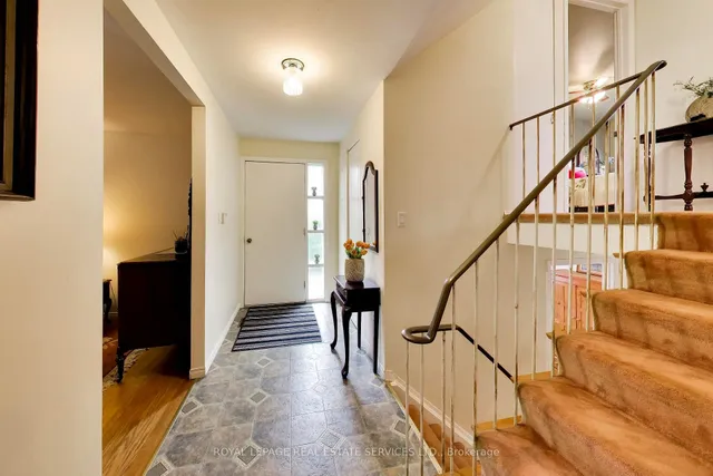 24 Elmvale Cres, Toronto 2