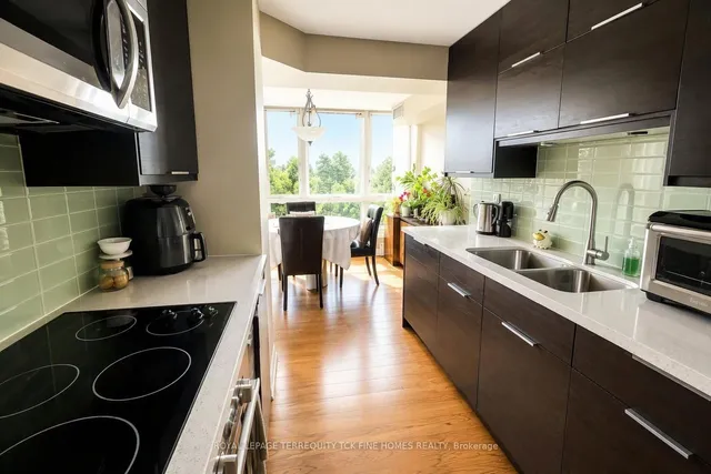 55 Kingsbridge Garden Circ #210, Mississauga 5