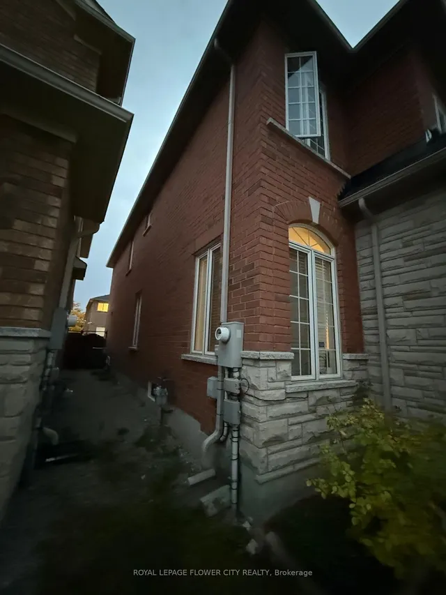 41 Cape Dorset Cres, Brampton 2