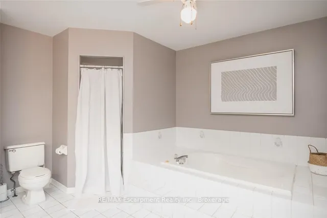 1348 Fieldcrest Lane, Oakville 4