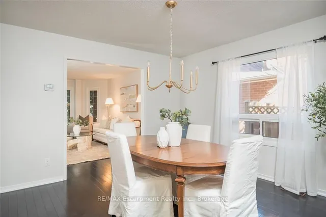 1348 Fieldcrest Lane, Oakville 5