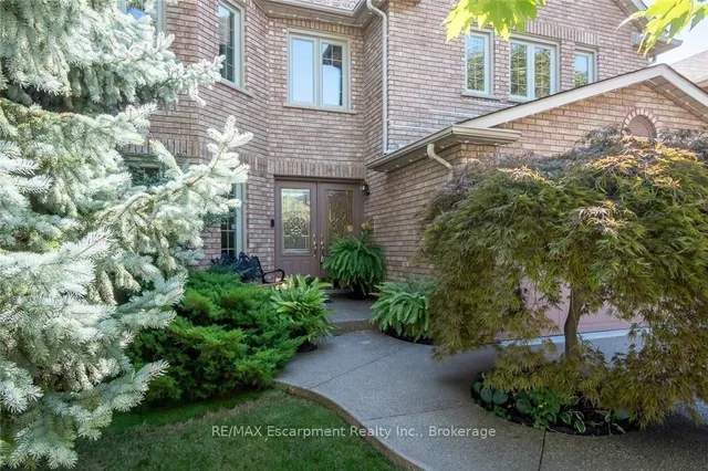 1348 Fieldcrest Lane, Oakville 2