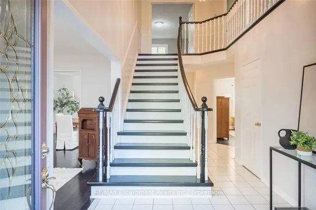 1348 Fieldcrest Lane, Oakville 3
