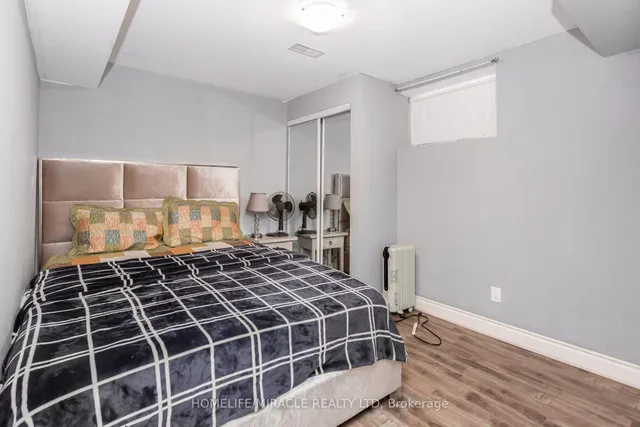 452 Nairn Circ, Milton 3