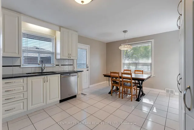 24 Aura Lea Blvd, Toronto 5
