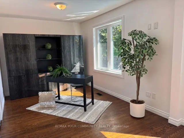 66 Decarie Circ, Toronto 5