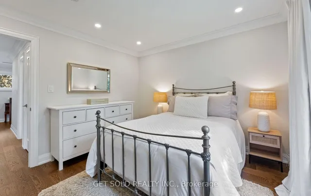 8 Hackmore Ave, Toronto 3
