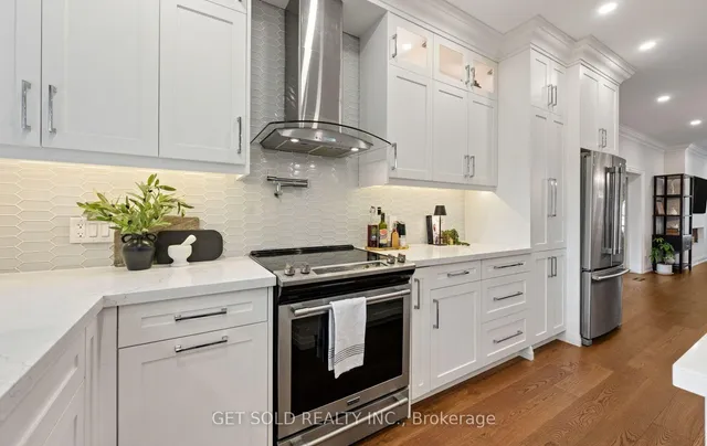 8 Hackmore Ave, Toronto 5