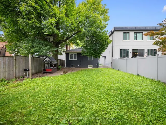 65 Woodbury Rd, Toronto 3