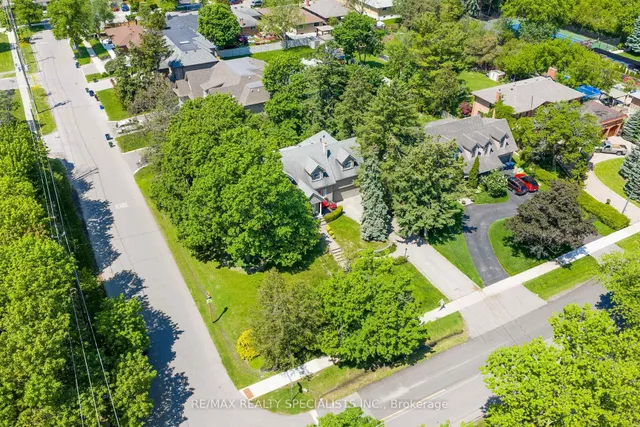 78 Meadowbank Rd, Toronto 3