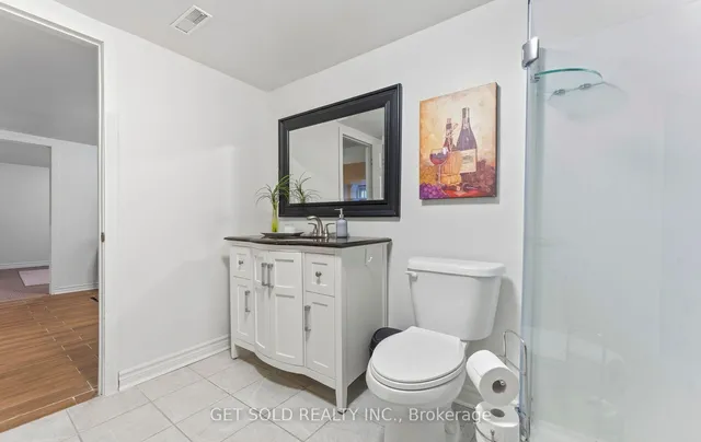 7 Watercliffe Rd, Toronto 3