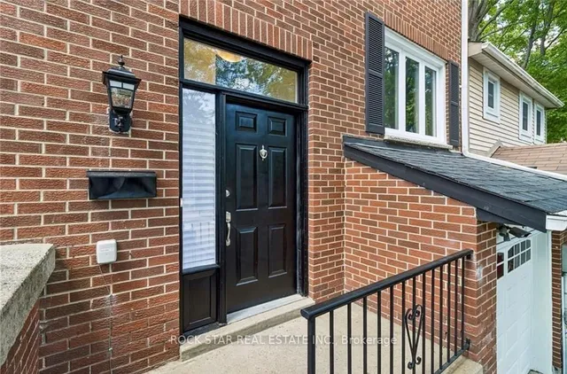 32 Lansing Sq, Brampton 3